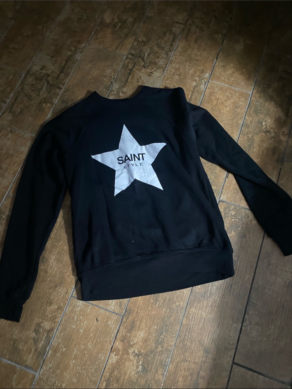 Ell and Emm Black Crewneck Sweatshirt w/ Star Graphic. Size s/m. Great condition